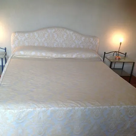 Locanda San Lorenzo Roddino Habitación foto